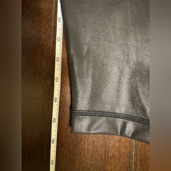 NWOT Lululemon Wunder Under High-Rise Tight *Foil 28"
Luminosity Foil Pr… - Picture 10 of 11